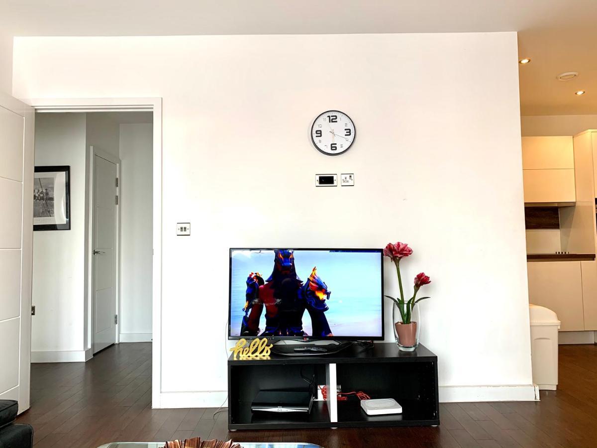 2-Bedrooms Modern Apartment Next To Velodrome, Lounge, Balcony, Parking, Abba London Exterior photo
