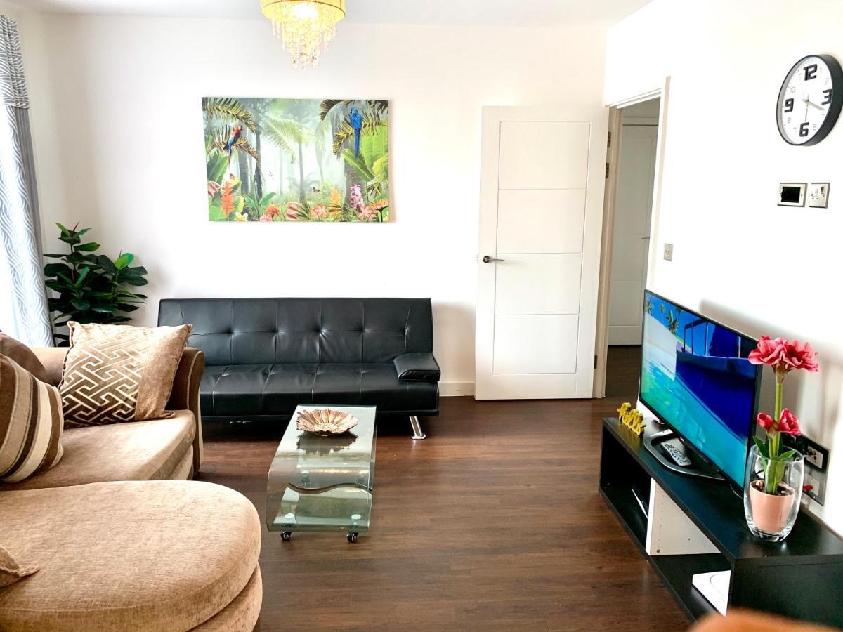 2-Bedrooms Modern Apartment Next To Velodrome, Lounge, Balcony, Parking, Abba London Exterior photo