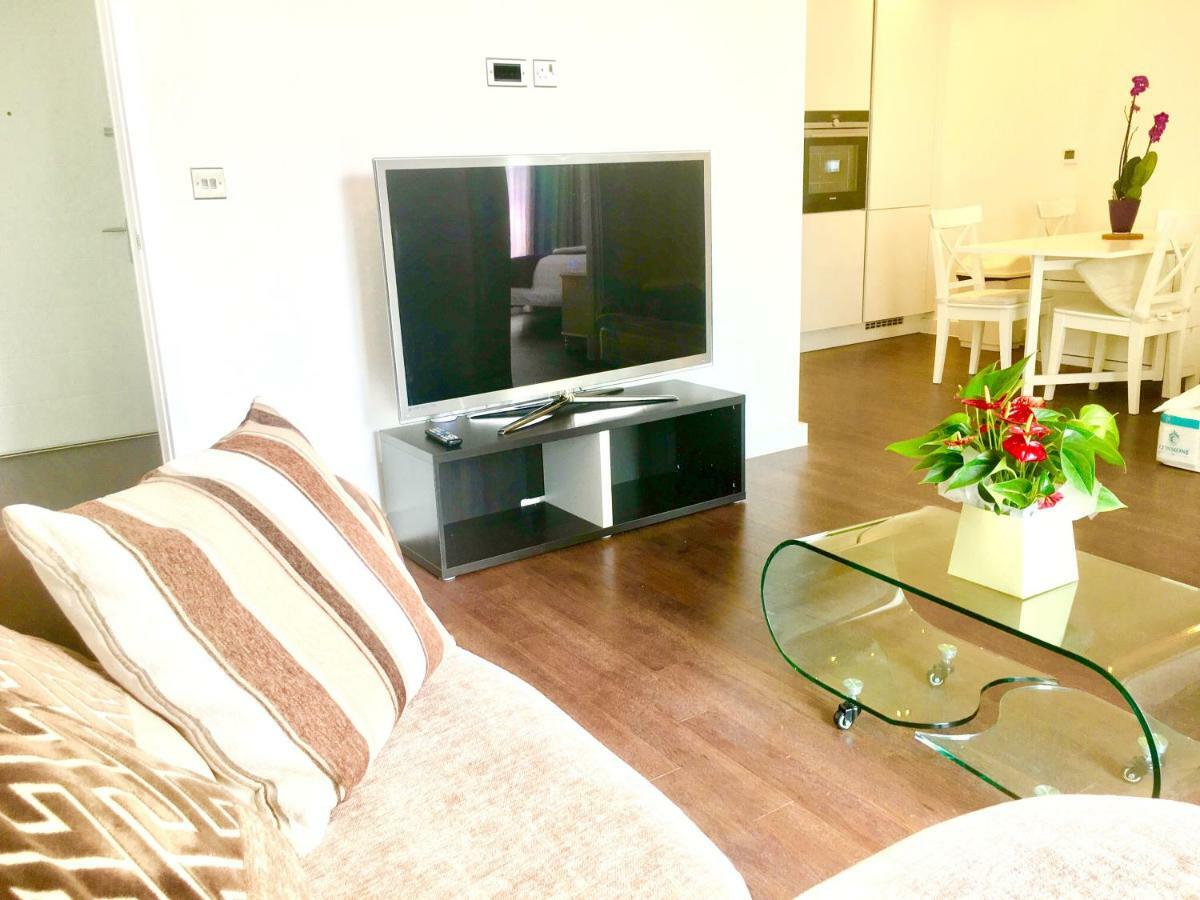 2-Bedrooms Modern Apartment Next To Velodrome, Lounge, Balcony, Parking, Abba London Exterior photo