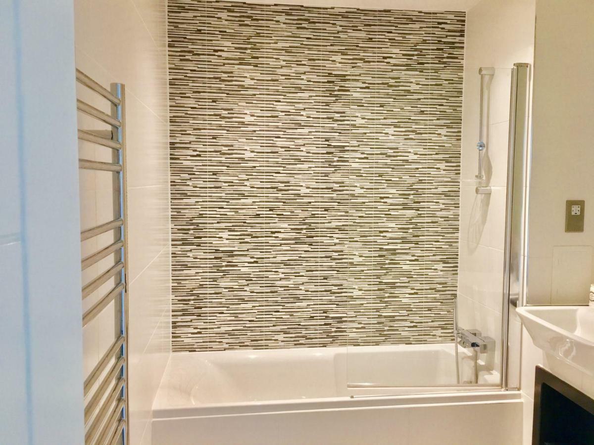 2-Bedrooms Modern Apartment Next To Velodrome, Lounge, Balcony, Parking, Abba London Exterior photo